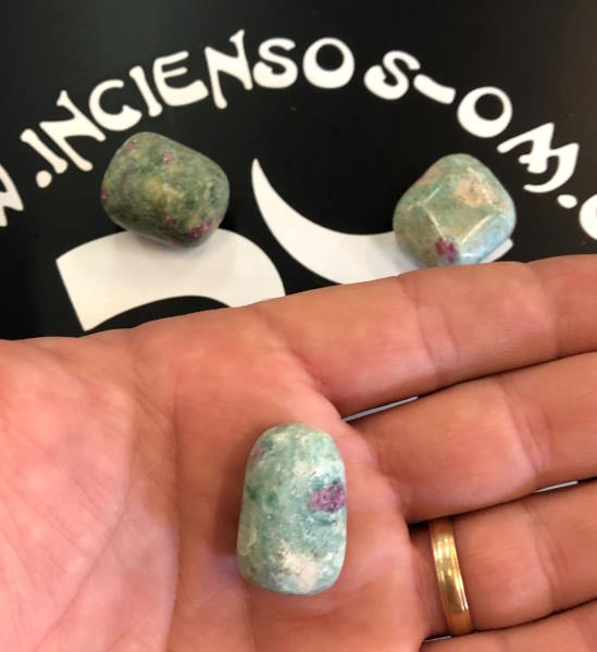 Rodado Rubí con Zoisita 2 cm apox